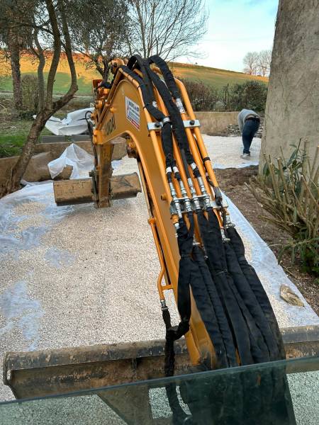 Location d'une mini pelle avec chauffeur pour la réalisation de terrasse à toulouse